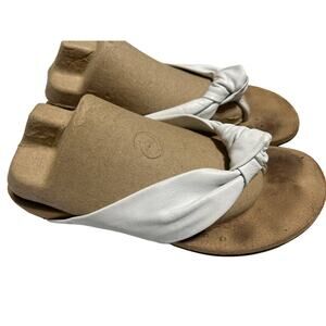Vionic Pippa White Thong Sandal 7.5